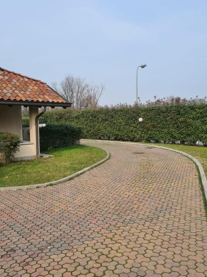 Mediglia Elysium Hotel Raya מראה חיצוני תמונה