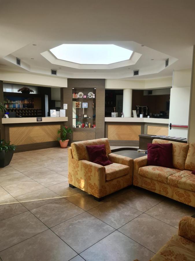 Mediglia Elysium Hotel Raya מראה חיצוני תמונה