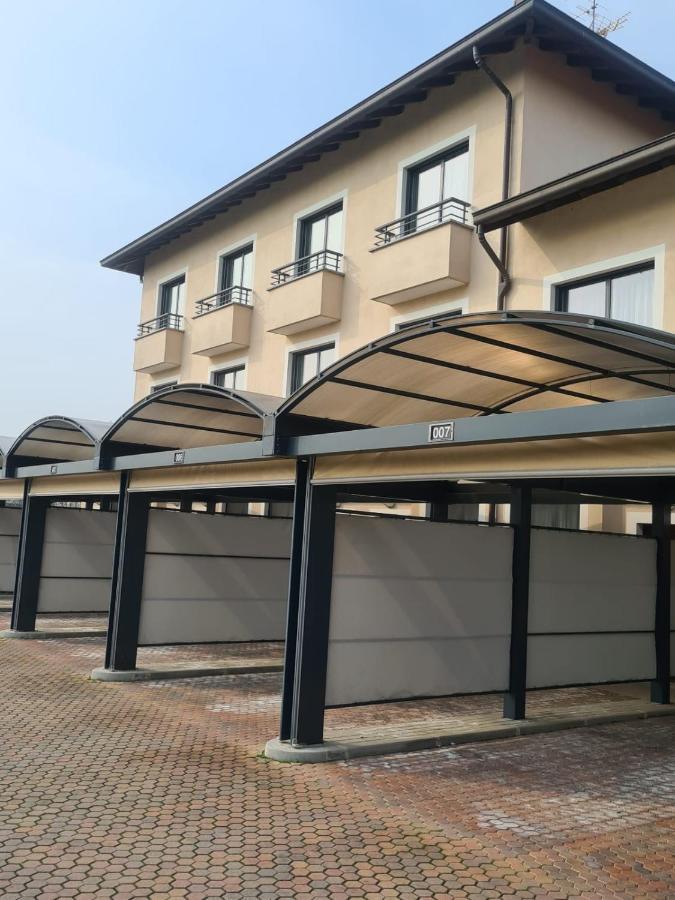 Mediglia Elysium Hotel Raya מראה חיצוני תמונה