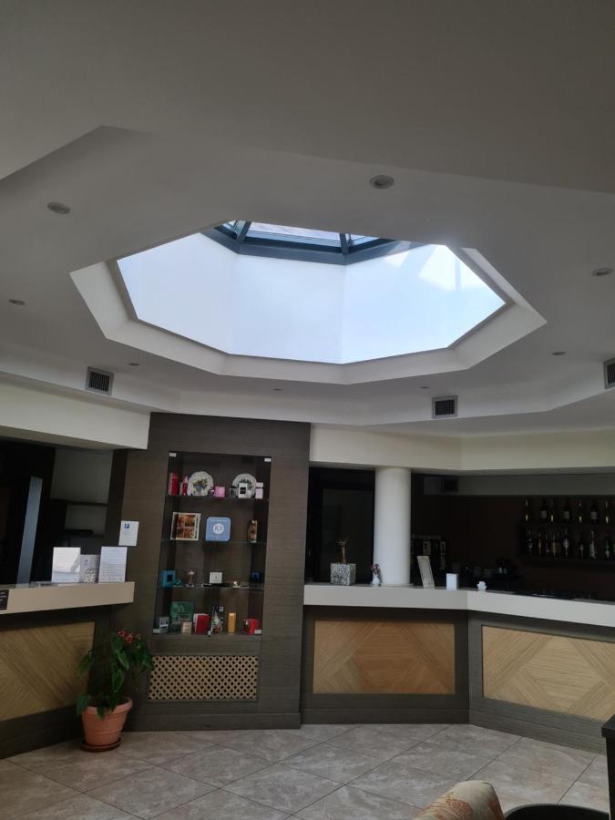 Mediglia Elysium Hotel Raya מראה חיצוני תמונה