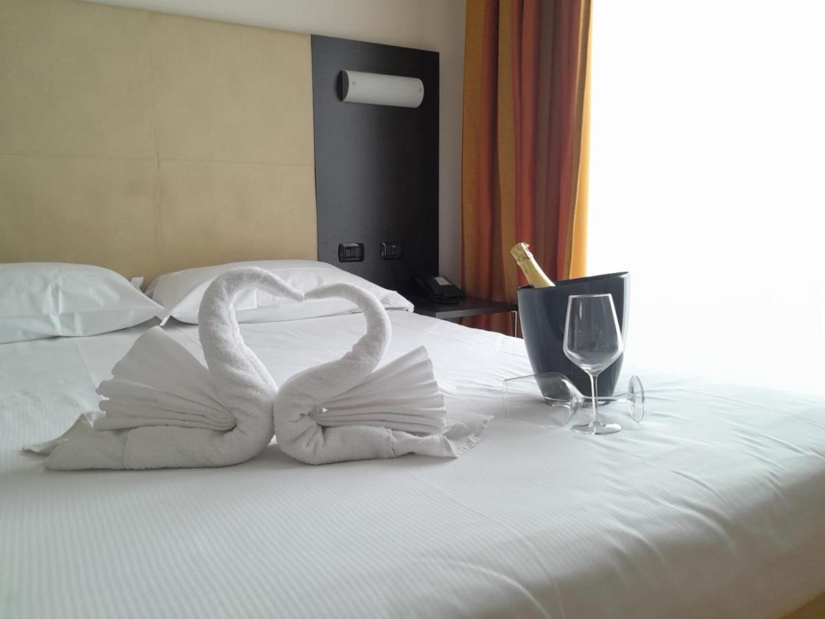 Mediglia Elysium Hotel Raya מראה חיצוני תמונה