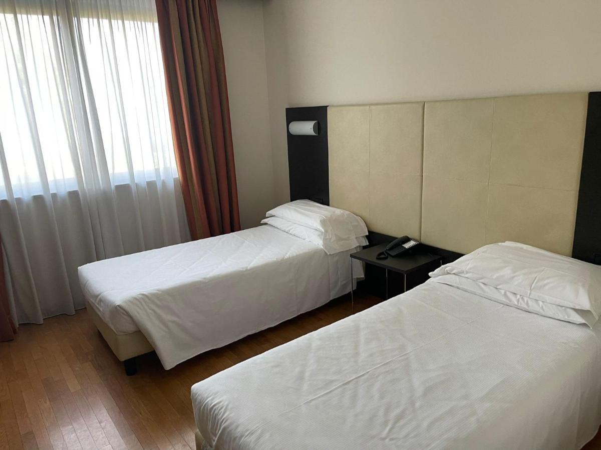 Mediglia Elysium Hotel Raya מראה חיצוני תמונה