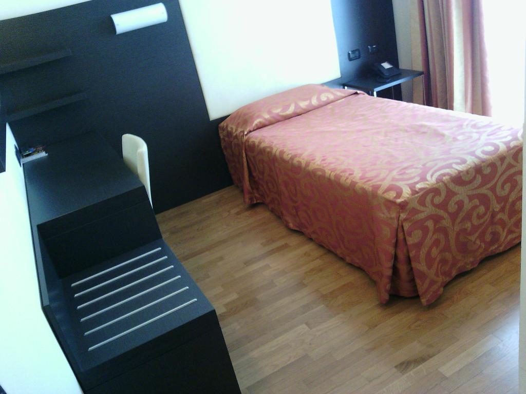 Mediglia Elysium Hotel Raya מראה חיצוני תמונה