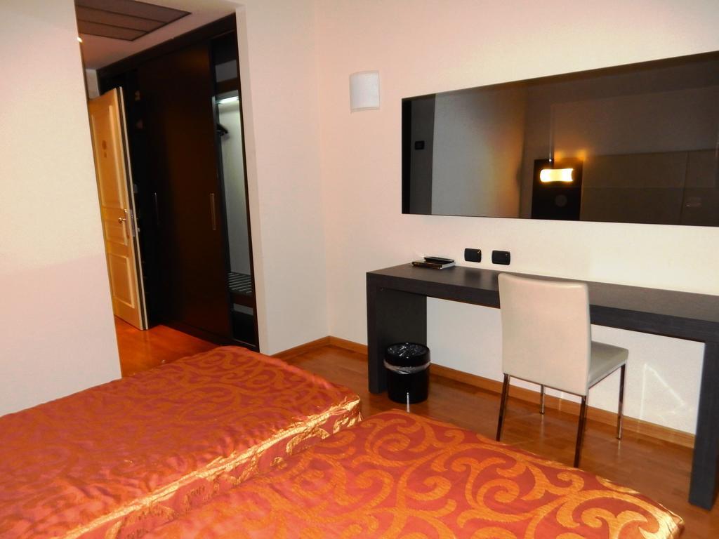 Mediglia Elysium Hotel Raya מראה חיצוני תמונה