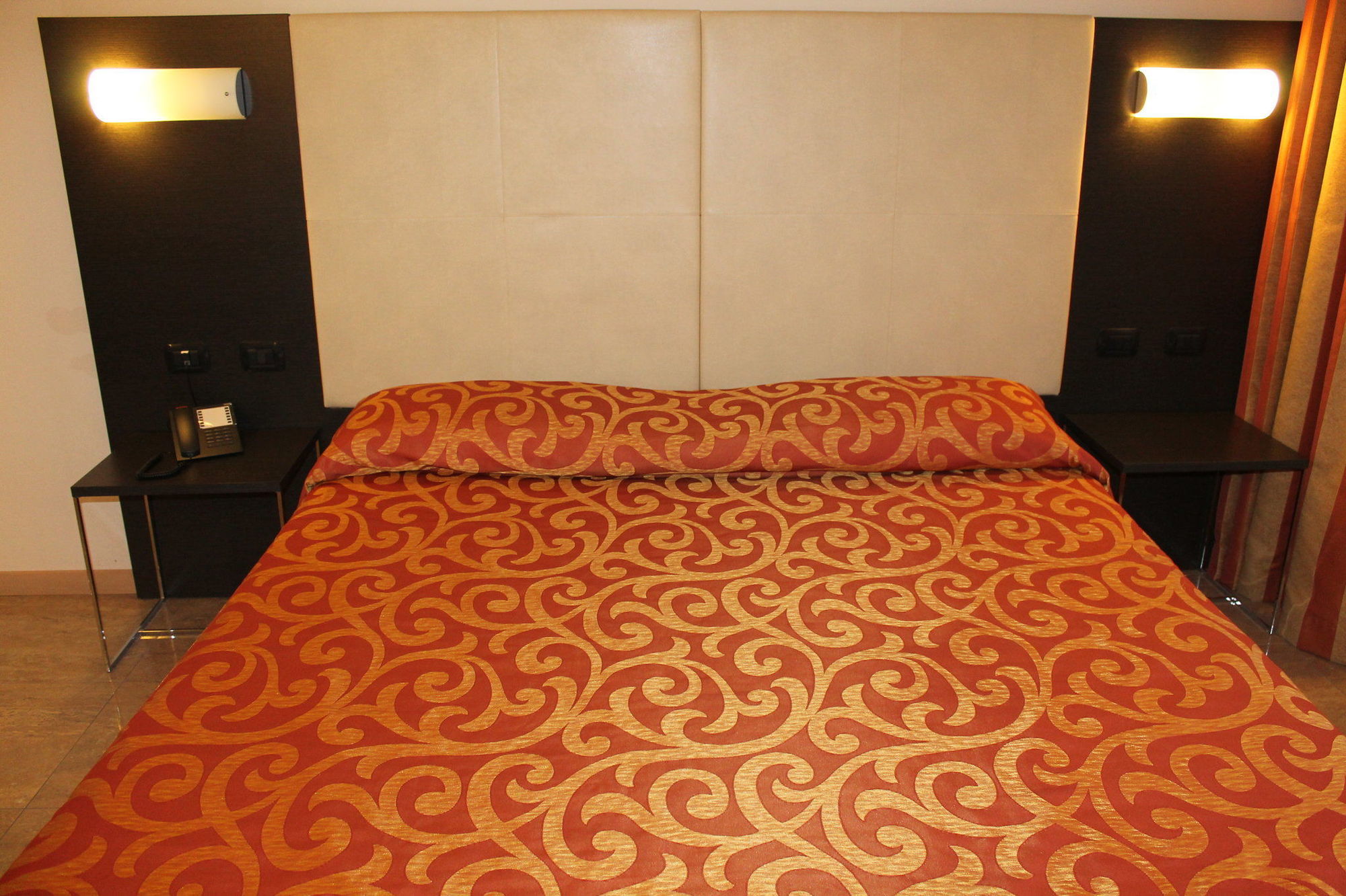 Mediglia Elysium Hotel Raya מראה חיצוני תמונה