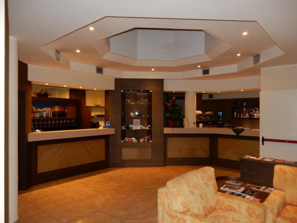 Mediglia Elysium Hotel Raya מראה חיצוני תמונה