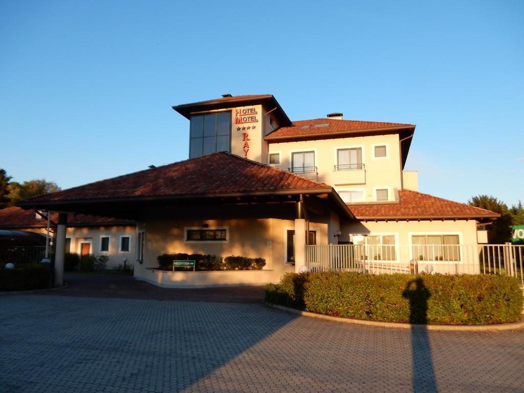 Mediglia Elysium Hotel Raya מראה חיצוני תמונה