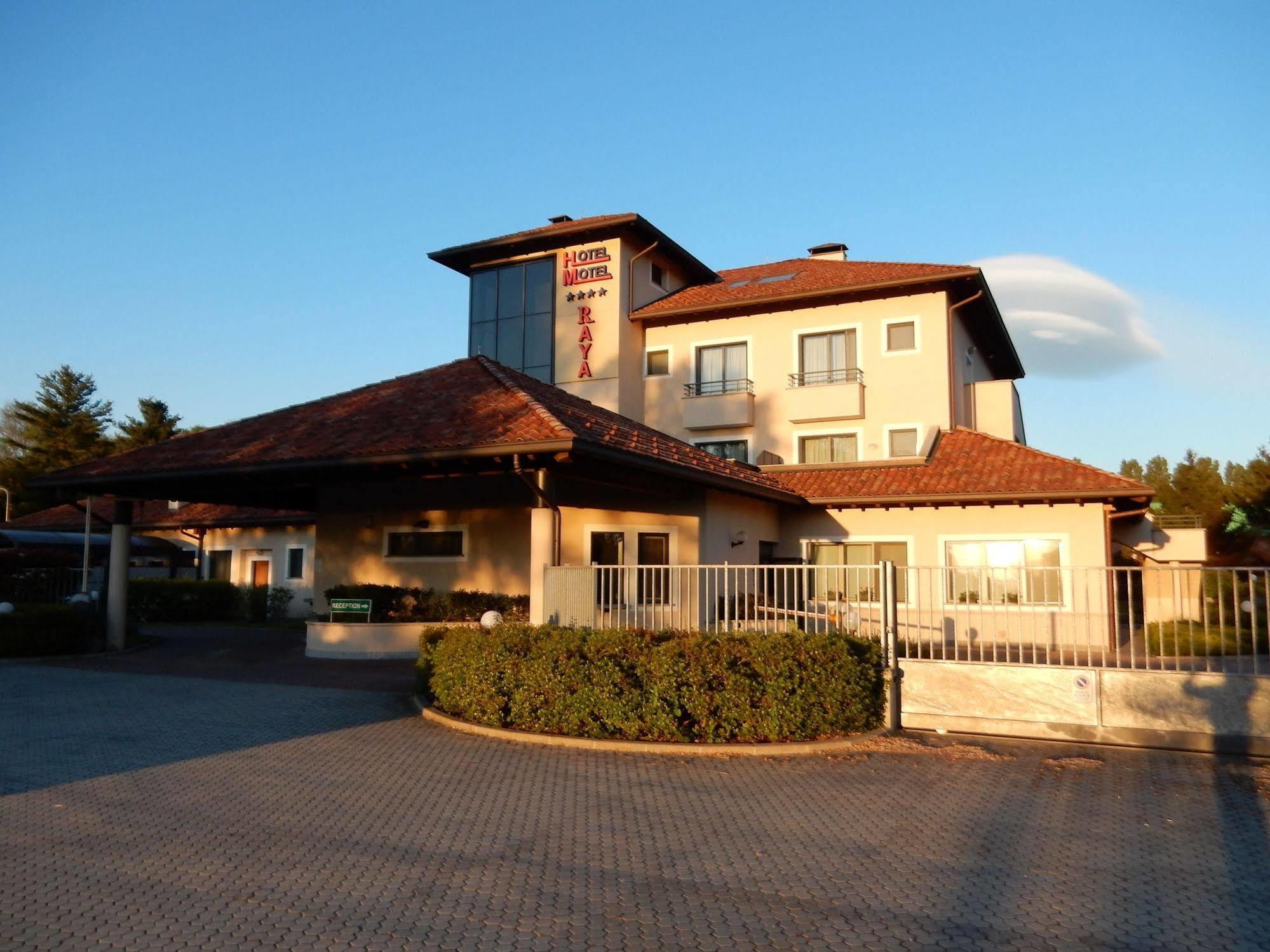Mediglia Elysium Hotel Raya מראה חיצוני תמונה