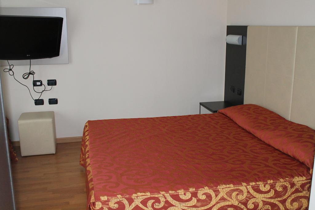 Mediglia Elysium Hotel Raya מראה חיצוני תמונה