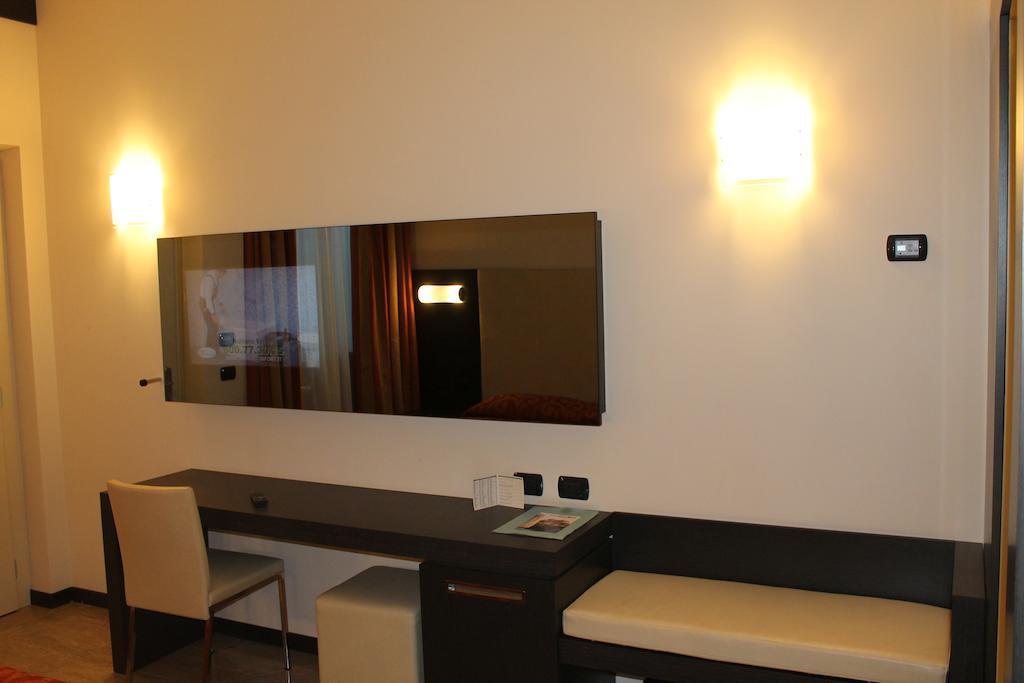 Mediglia Elysium Hotel Raya מראה חיצוני תמונה